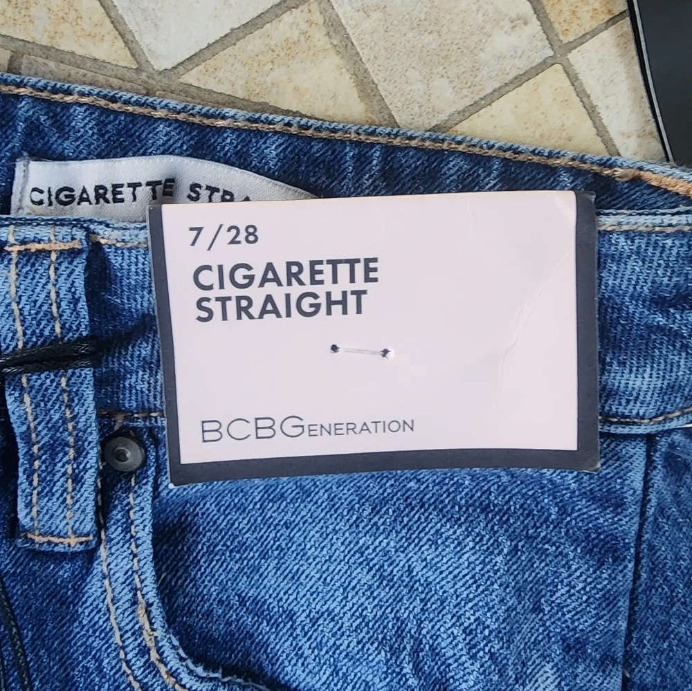 BCBG GENERATION CIGARETTE STRAIGHT JEANS
